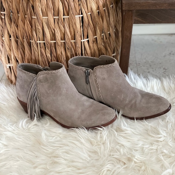 Sam Edelman fringed ankle bootie. - Picture 1 of 4